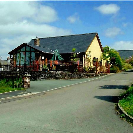 Sennybridge Castle Lodge - Brecon Beacons Accommodation מראה חיצוני תמונה