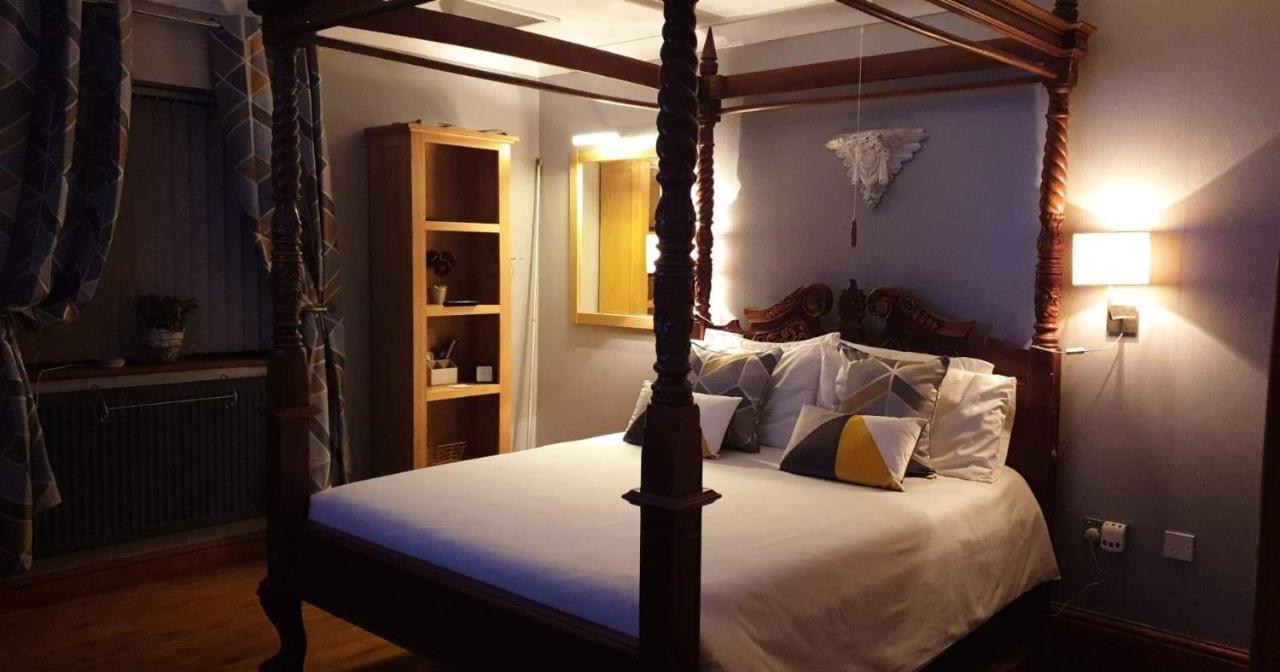 Sennybridge Castle Lodge - Brecon Beacons Accommodation מראה חיצוני תמונה
