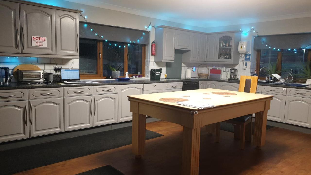 Sennybridge Castle Lodge - Brecon Beacons Accommodation מראה חיצוני תמונה