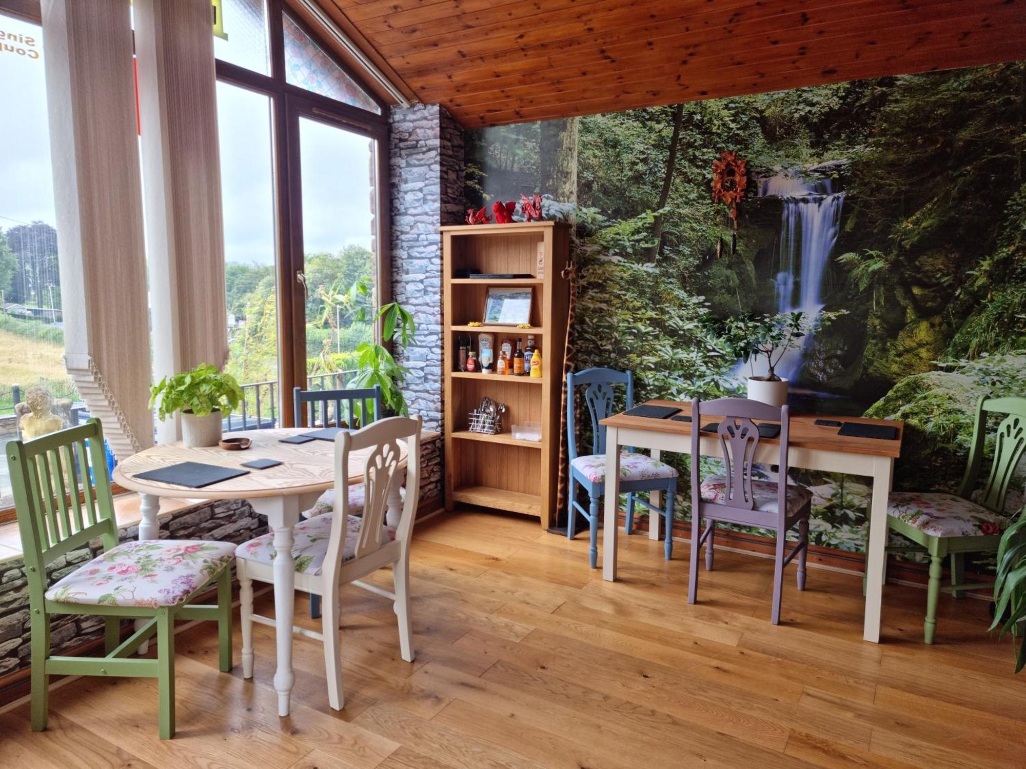 Sennybridge Castle Lodge - Brecon Beacons Accommodation מראה חיצוני תמונה