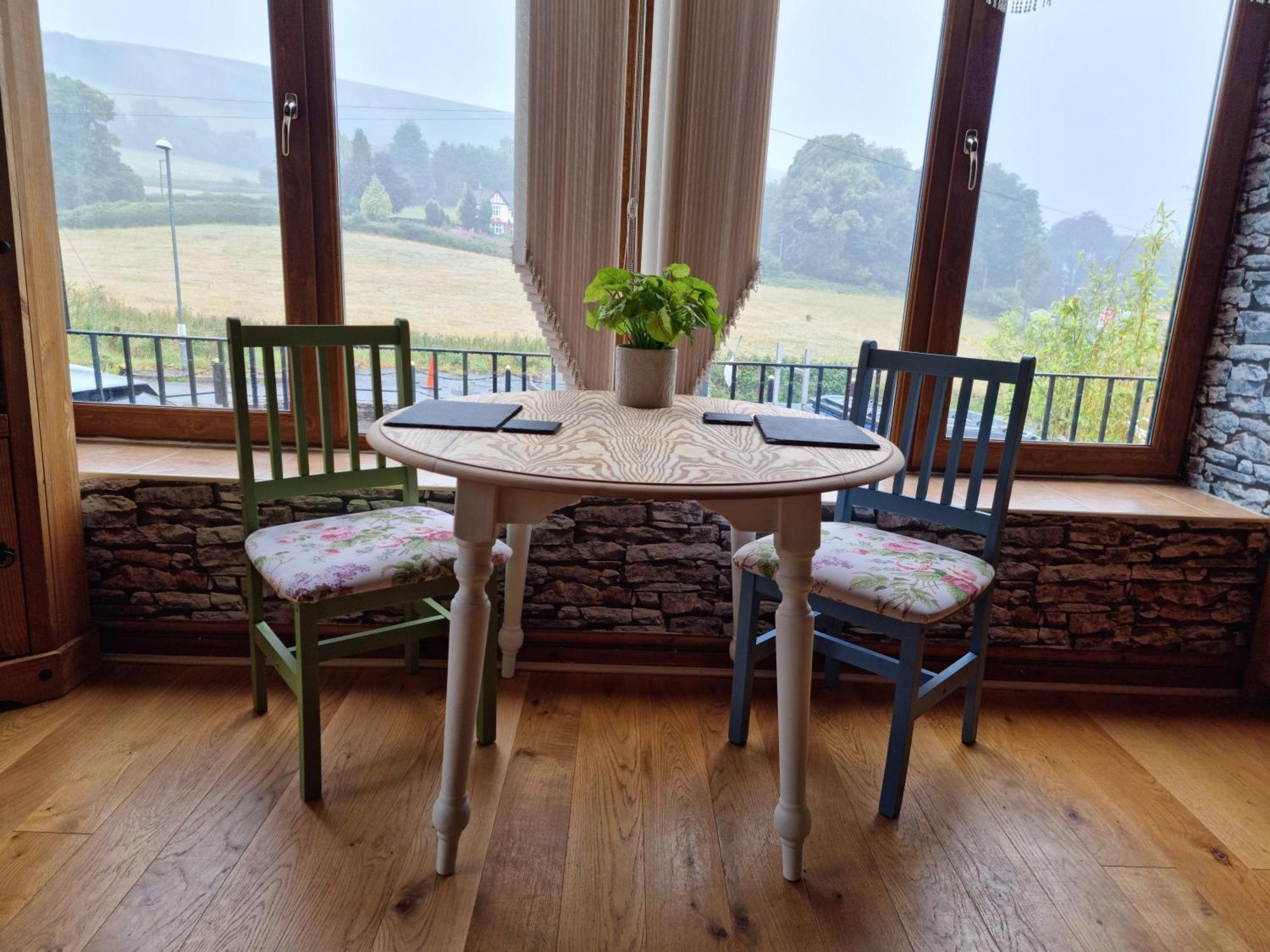 Sennybridge Castle Lodge - Brecon Beacons Accommodation מראה חיצוני תמונה