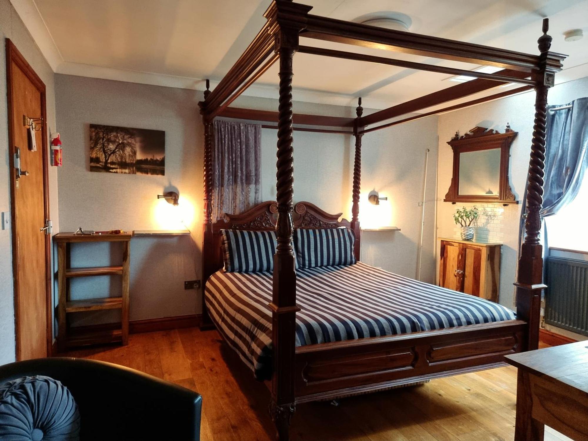 Sennybridge Castle Lodge - Brecon Beacons Accommodation מראה חיצוני תמונה