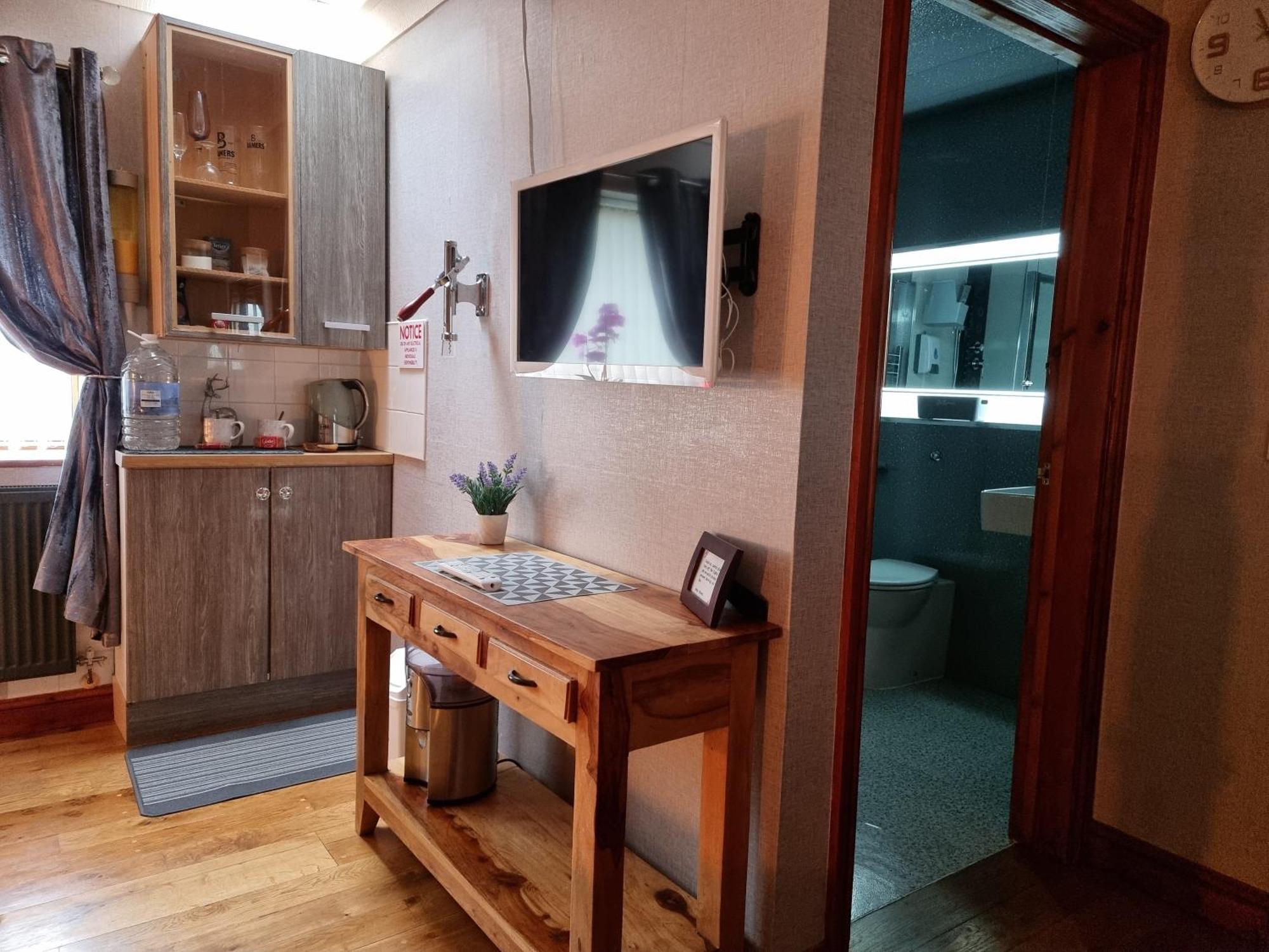 Sennybridge Castle Lodge - Brecon Beacons Accommodation מראה חיצוני תמונה