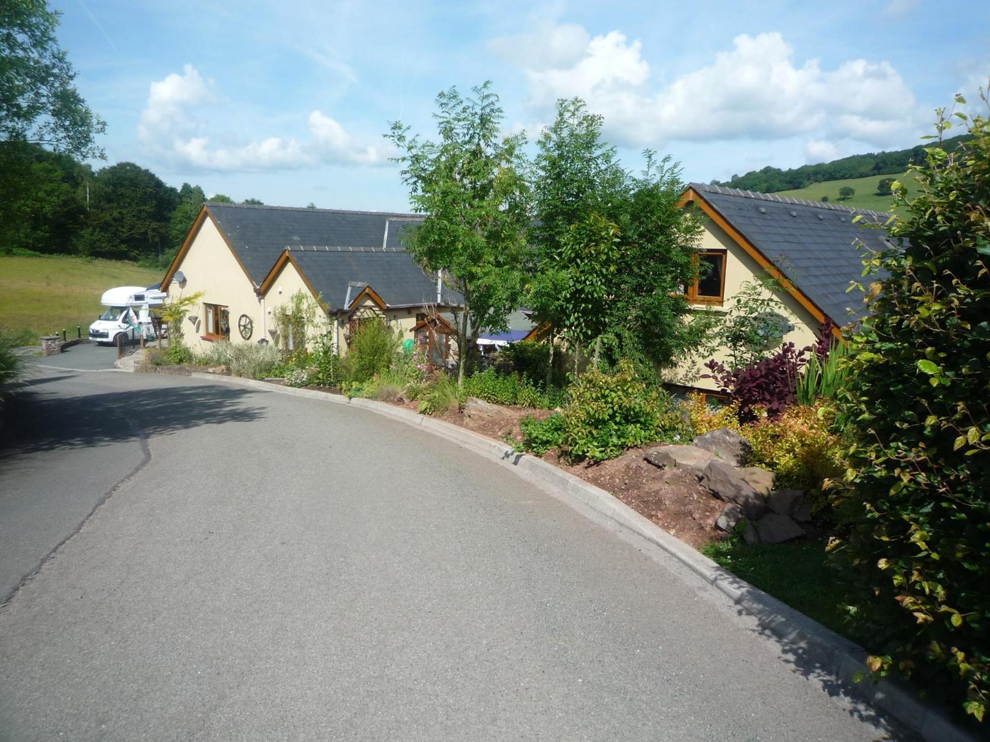 Sennybridge Castle Lodge - Brecon Beacons Accommodation מראה חיצוני תמונה