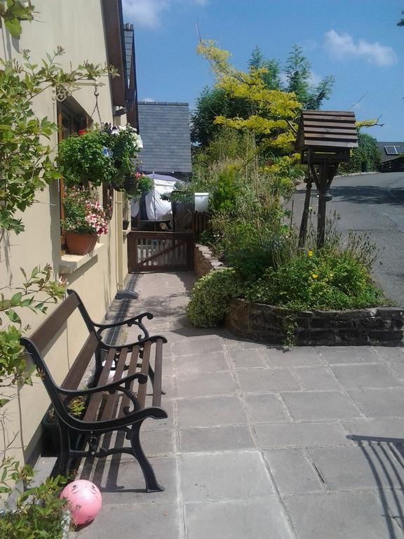 Sennybridge Castle Lodge - Brecon Beacons Accommodation מראה חיצוני תמונה